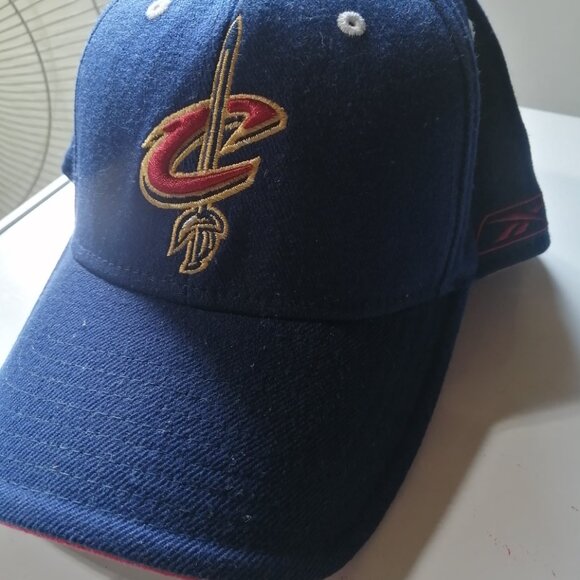 2/$12 - NHL, NFL, NBA, MLB Hats - Picture 12 of 14